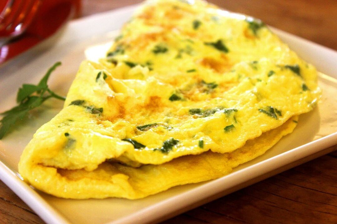 L'omelette est un plat diététique aux œufs autorisé pour les patients atteints de pancréatite